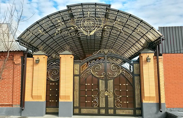 Купить или заказать ворота для дома с навесом - стильные и надежные решения для вашего участка в Кольчугино от 42500 руб | ВоротМастер-Кль